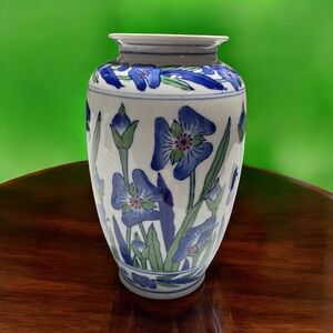 CHINESE REPUBLIC PERIOD BLUE MARK FLORAL DECORATIVE PORCELAIN VASE